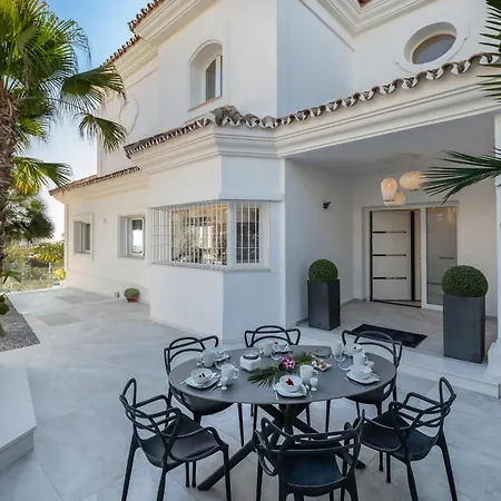 About Estrella De Oro Villa Estepona