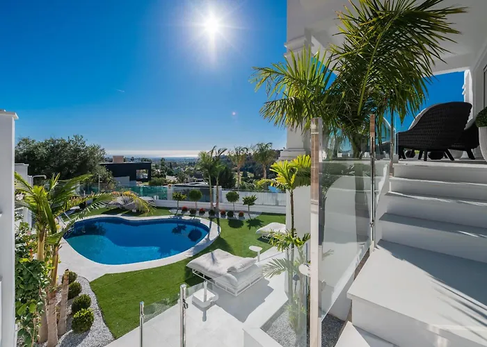 About Estrella De Oro Estepona