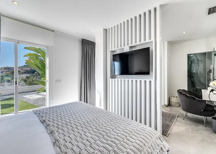 About Estrella De Oro