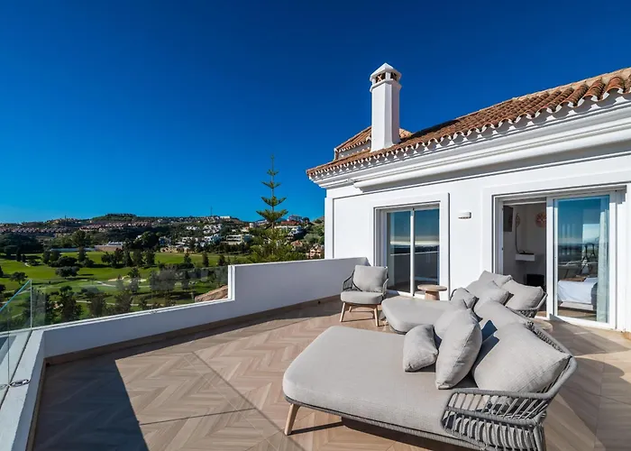 About Estrella De Oro Estepona