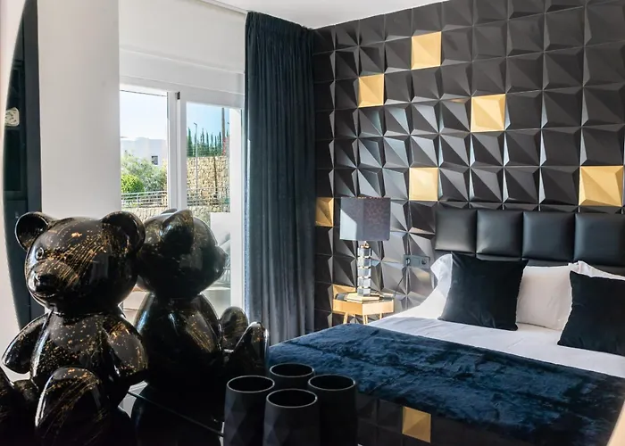 About Estrella De Oro