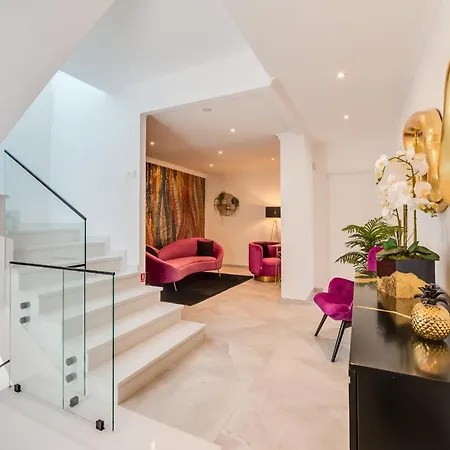 About Estrella De Oro