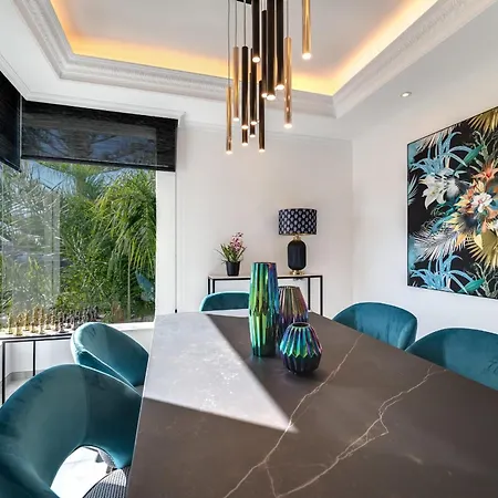 About Estrella De Oro *