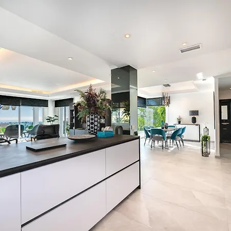 About Estrella De Oro * אסטפונה