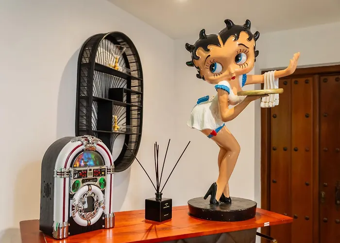 About Estrella De Oro *