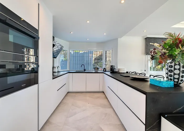 About Estrella De Oro