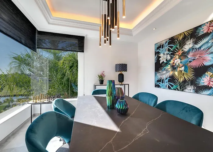 About Estrella De Oro *