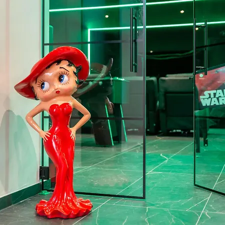 About Estrella De Oro *