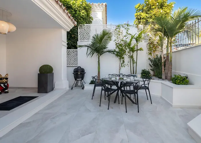 About Estrella De Oro Estepona