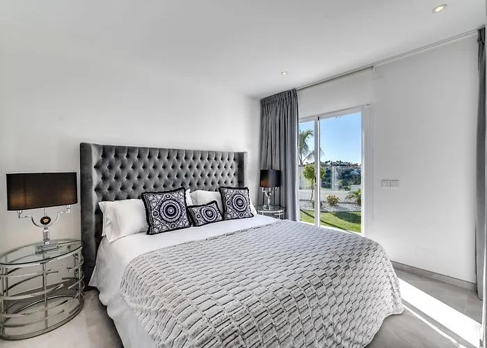 About Estrella De Oro Villa Estepona