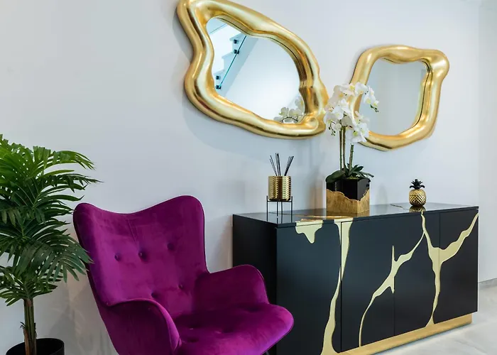 About Estrella De Oro Estepona