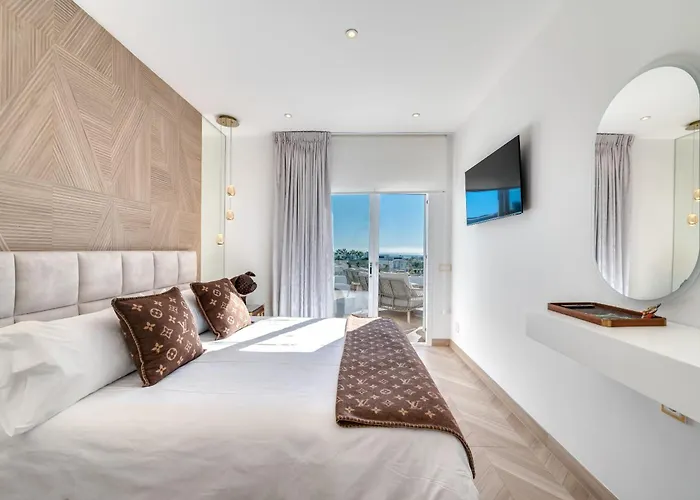 About Estrella De Oro Villa