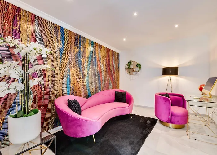 About Estrella De Oro *